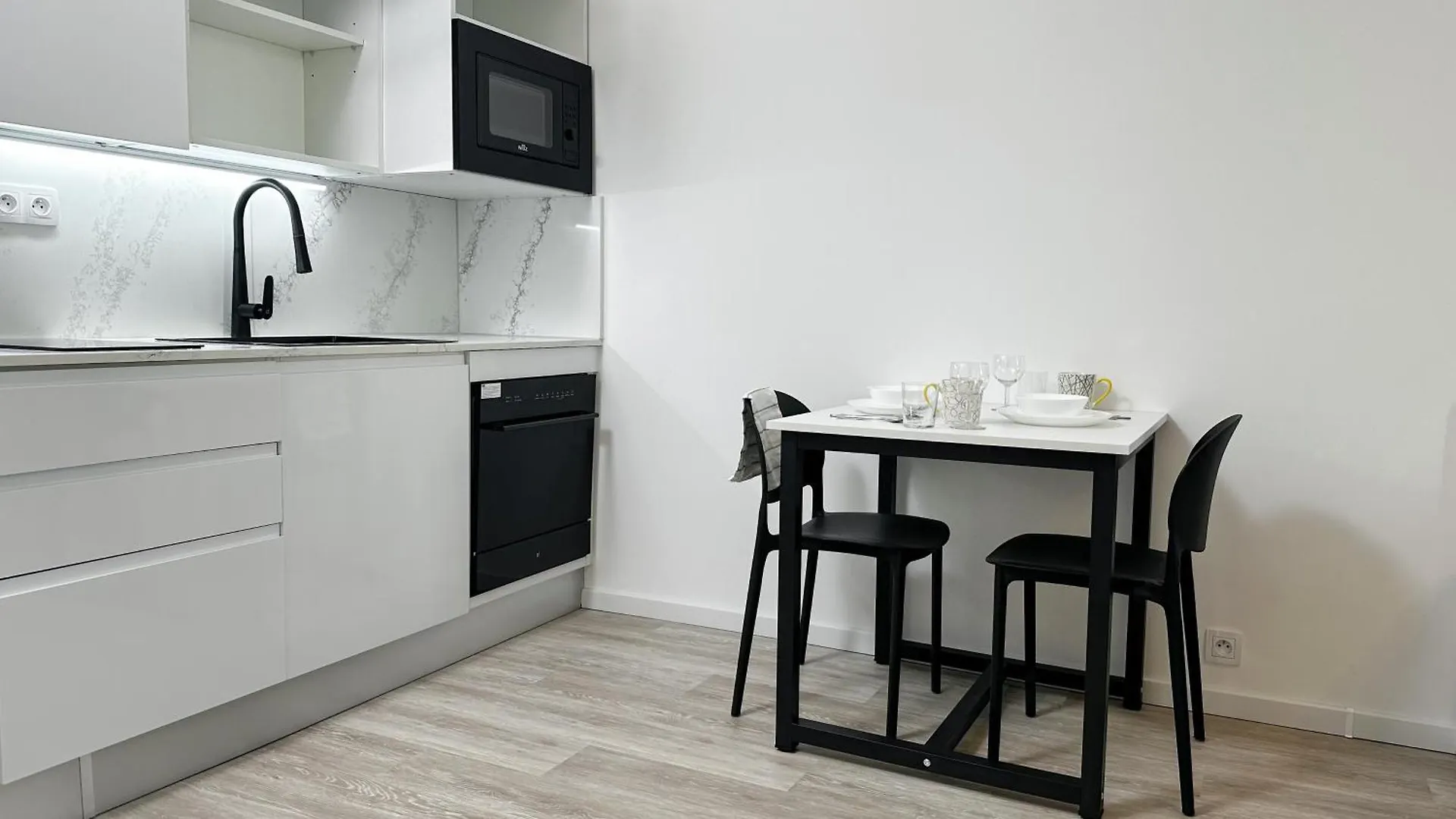 Villa Leopold - Apartmanovy Dum Карловы Вары