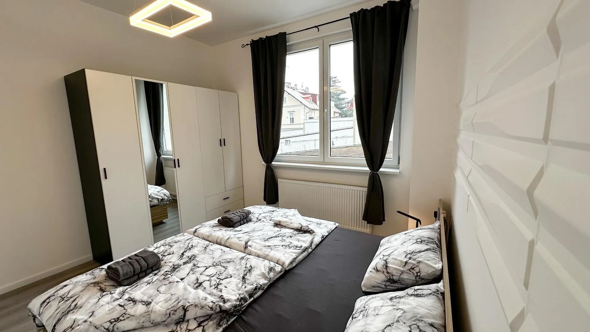 Villa Leopold - Apartmanovy Dum Карловы Вары Апарт-отель