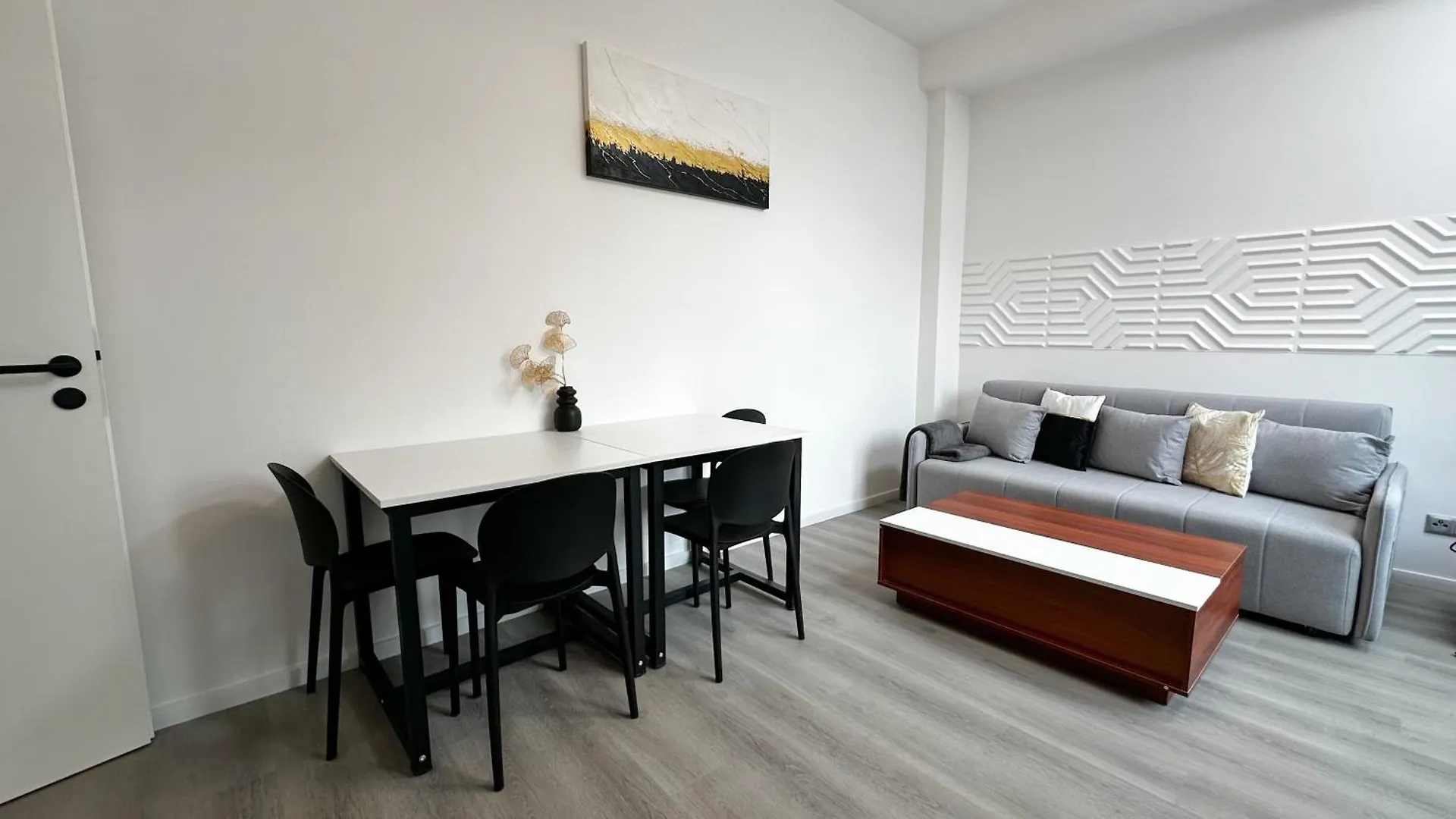 Villa Leopold - Apartmanovy Dum Карловы Вары Апарт-отель